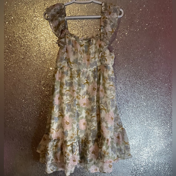 Spring Time Floral Top - Picture 5 of 5